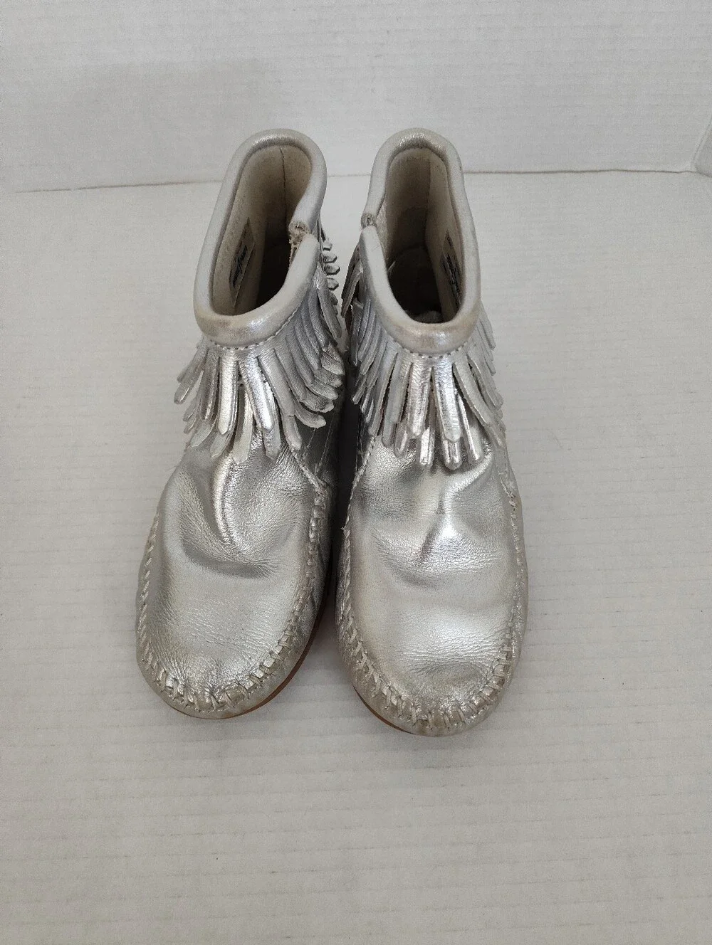Minnetonka stylish metallic